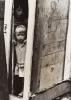 Stern, Ian (1947-1978): Looking out, signed, photograph, 25 x 20 cms. Presented by the photographer's family.